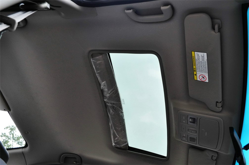 2012款 1.6L MT 豪华低碳版 座椅空间