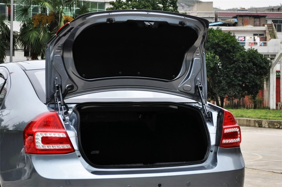 2012款 1.6L MT 豪华低碳版 座椅空间