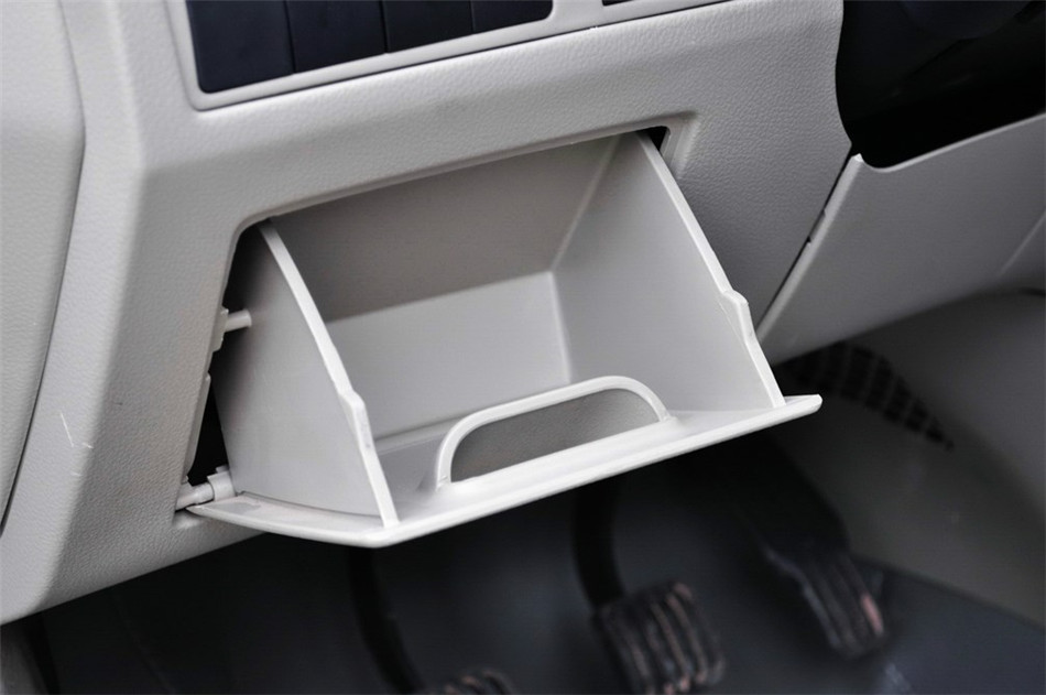 2012款 1.6L MT 豪华低碳版 座椅空间