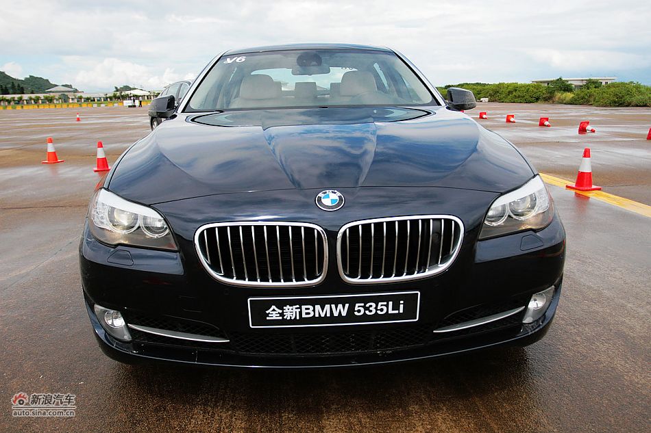 2011款宝马535Li行政型外观图片