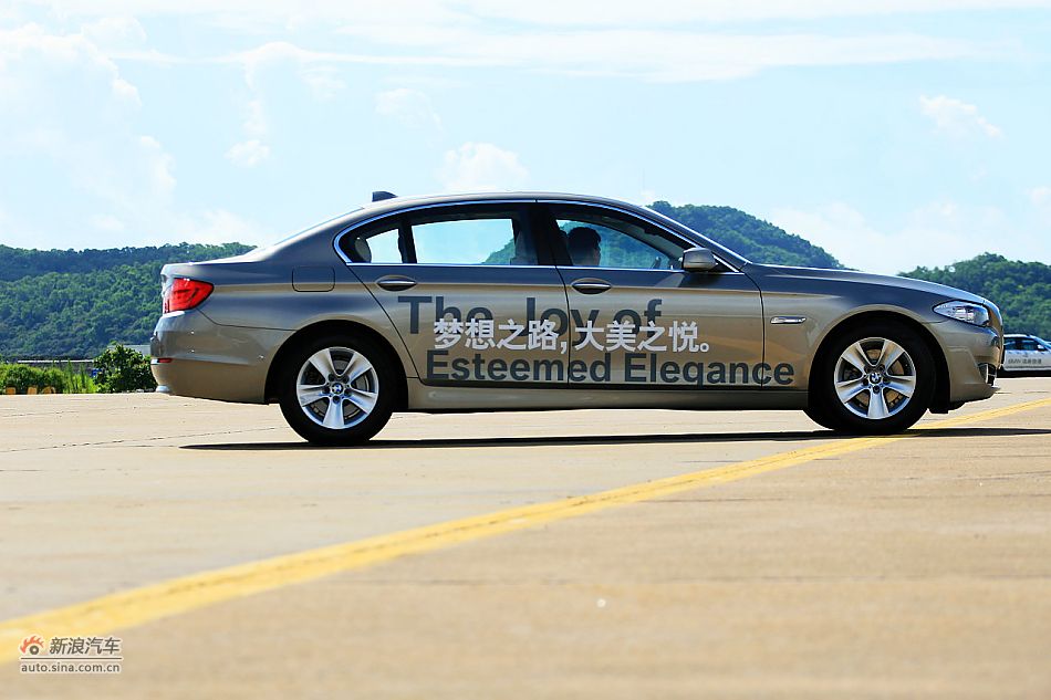 2011款宝马528Li豪华型外观图片