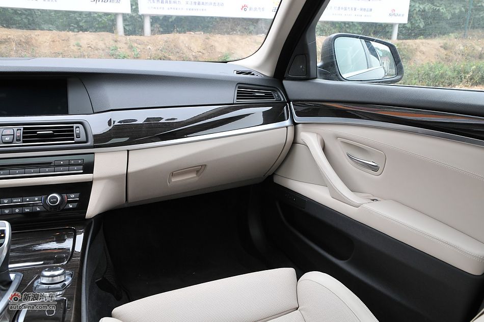 2011款535Li内饰实拍