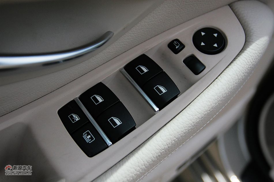 2011款宝马523Li豪华型内饰图片