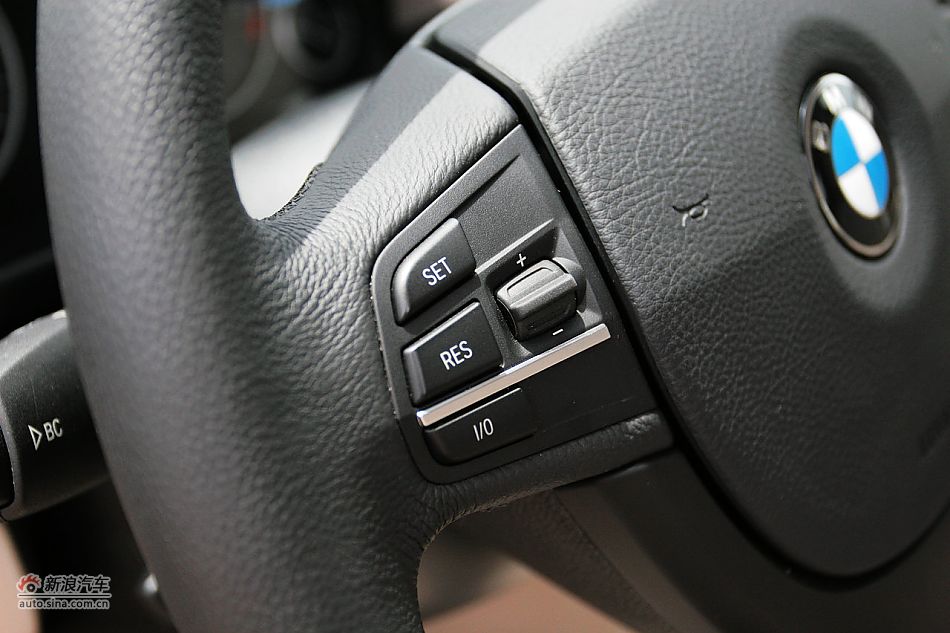 2011款宝马523Li豪华型内饰图片