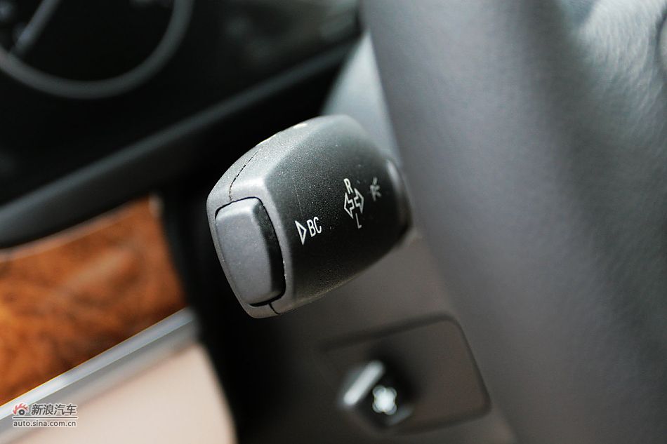 2011款宝马523Li豪华型内饰图片