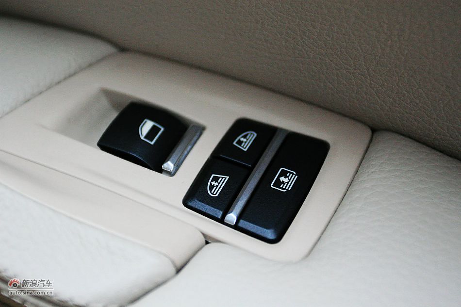 2011款宝马528Li豪华型内饰图片
