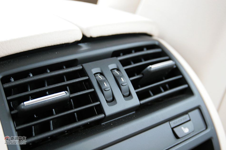 2011款宝马528Li豪华型内饰图片