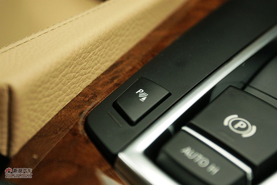 2011款宝马528Li豪华型内饰图片