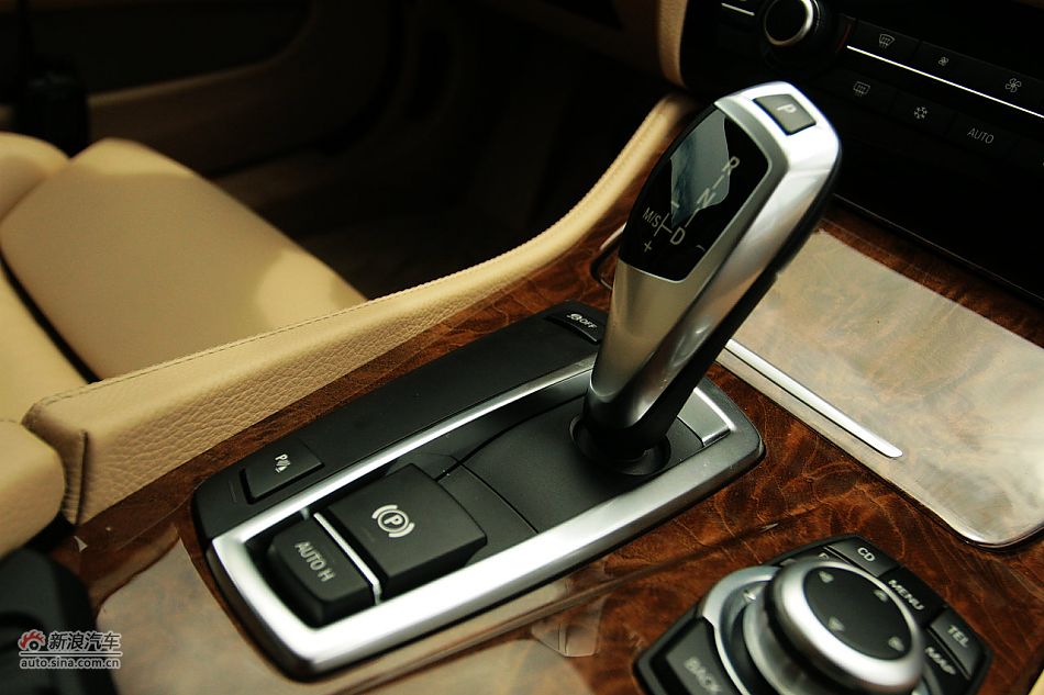 2011款宝马528Li豪华型内饰图片