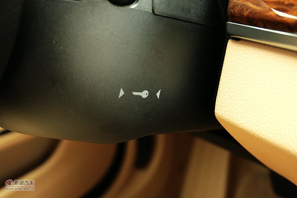 2011款宝马528Li豪华型内饰图片