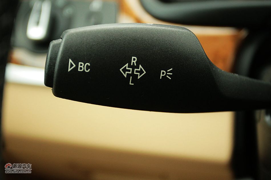 2011款宝马528Li豪华型内饰图片