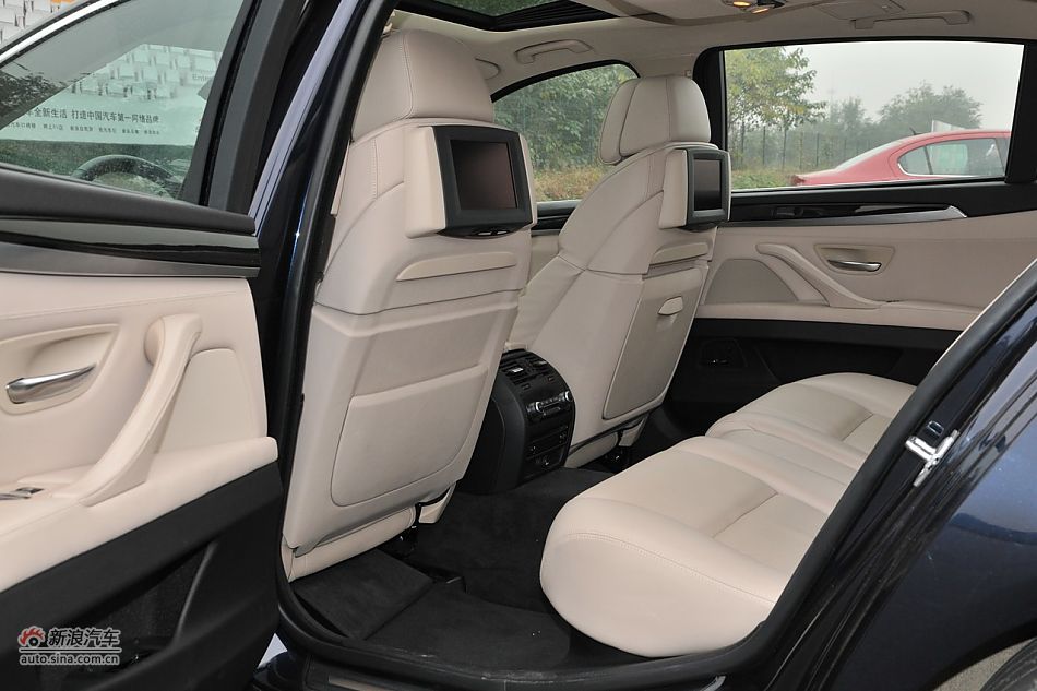 2011款535Li内饰实拍