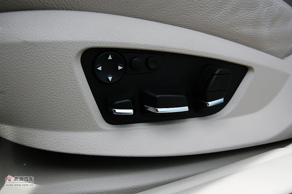 2011款宝马523Li豪华型内饰图片