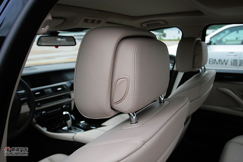 2011款宝马523Li豪华型内饰图片