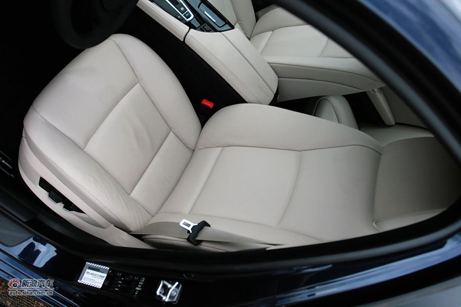 2011款宝马523Li豪华型内饰图片