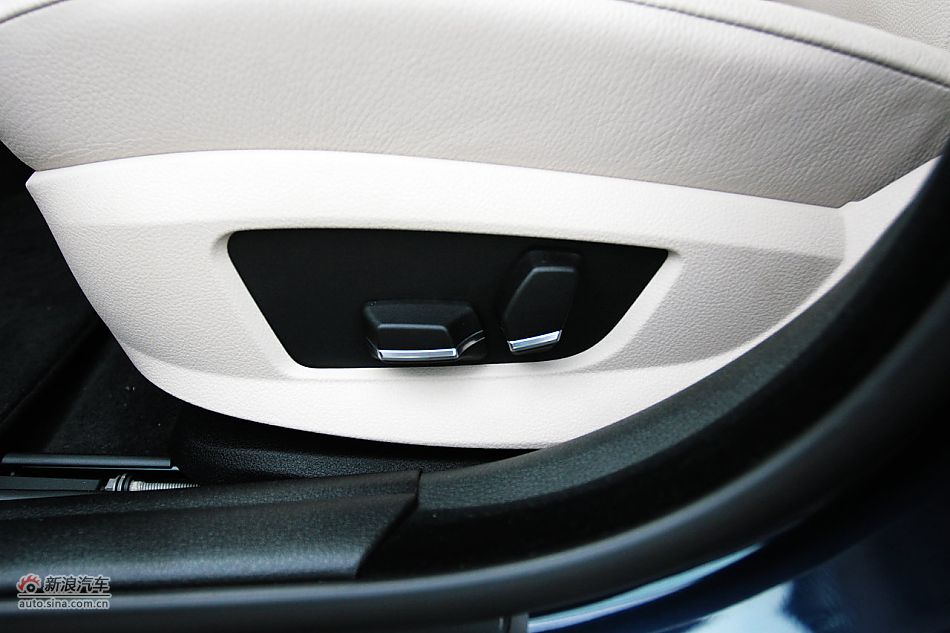 2011款宝马523Li豪华型内饰图片