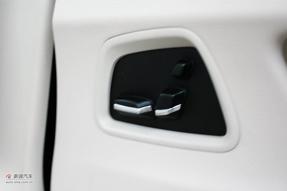 2011款宝马528Li豪华型内饰图片
