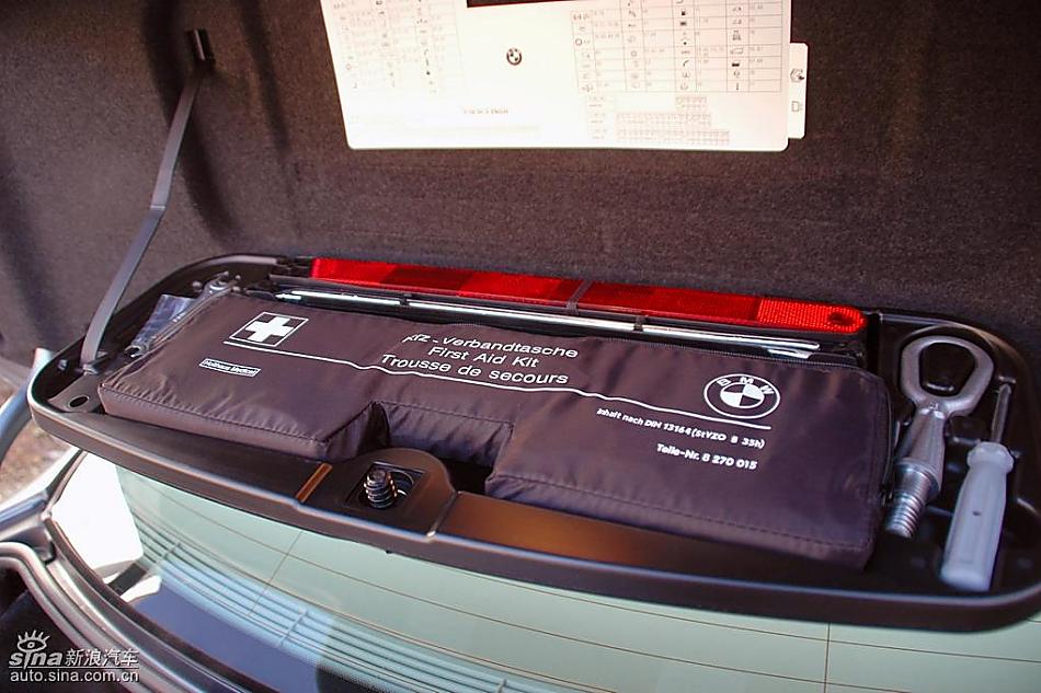 宝马新530Li急救包与工具