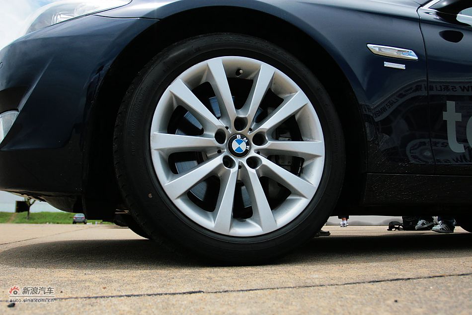 2011款宝马535Li行政型外观图片