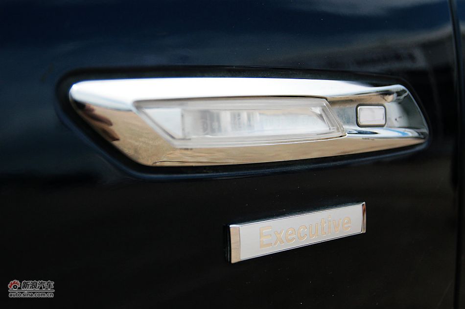 2011款宝马535Li行政型外观图片