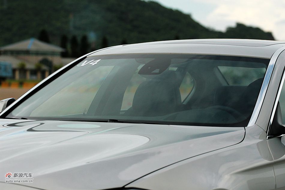 2011款宝马535Li行政型外观图片