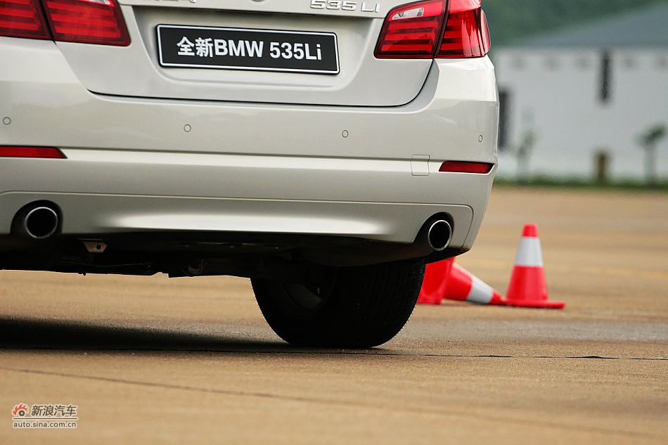 2011款宝马535Li行政型外观图片
