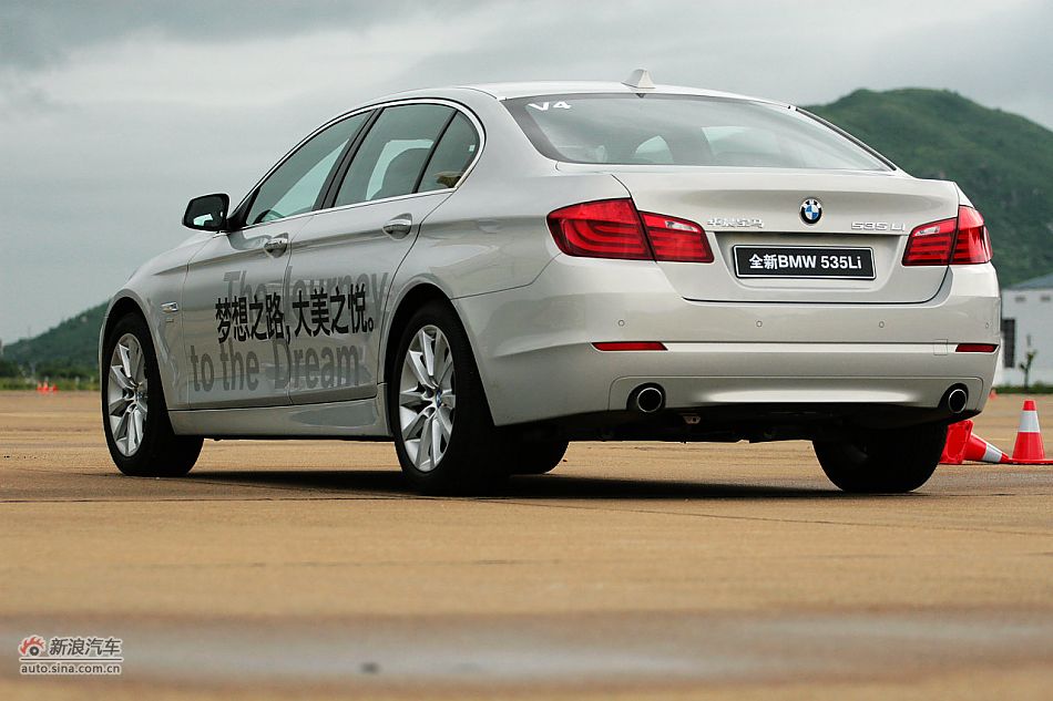 2011款宝马535Li行政型外观图片