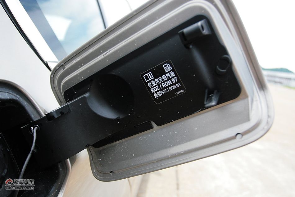 2011款宝马528Li豪华型外观图片