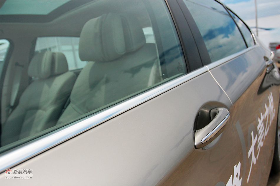 2011款宝马528Li豪华型外观图片