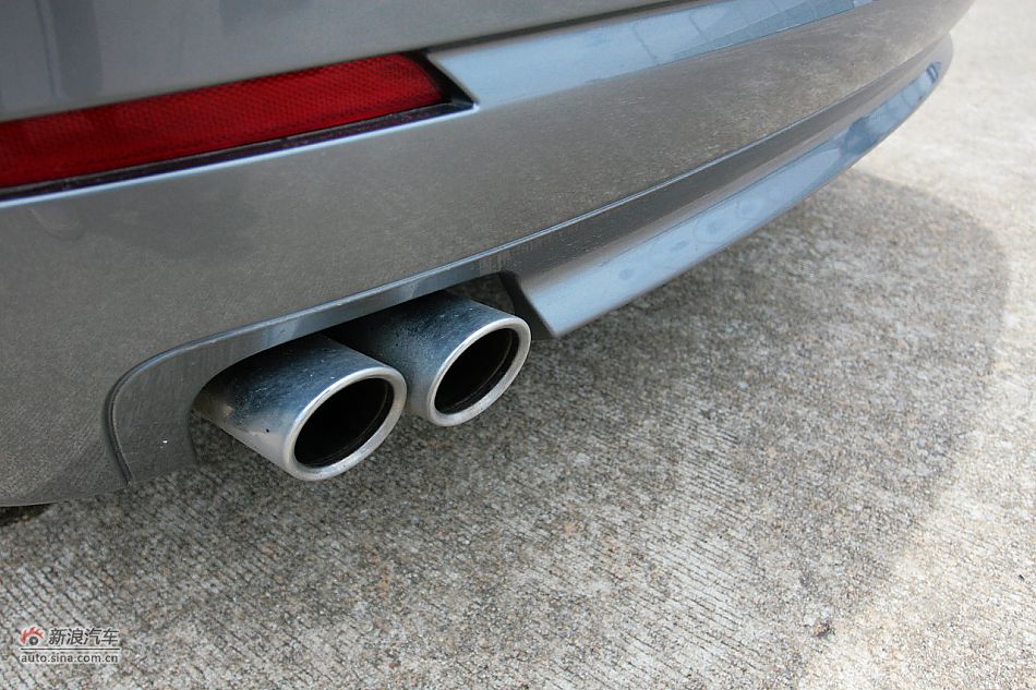 2011款宝马528Li豪华型外观图片