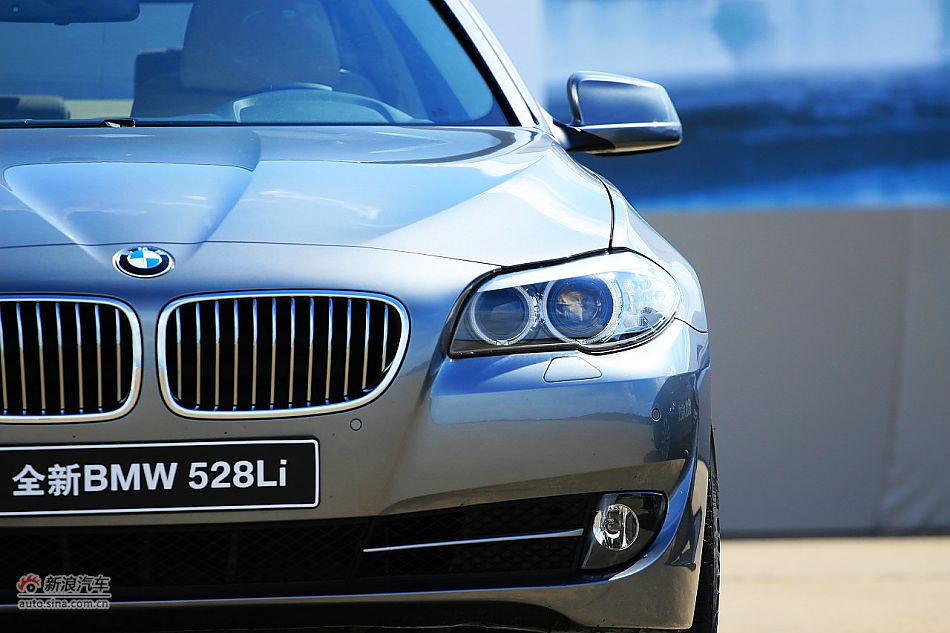 2011款宝马528Li豪华型外观图片