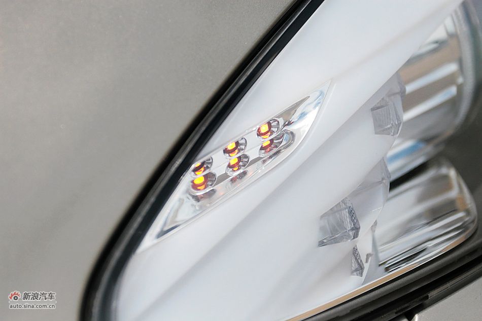 2011款宝马528Li豪华型外观图片