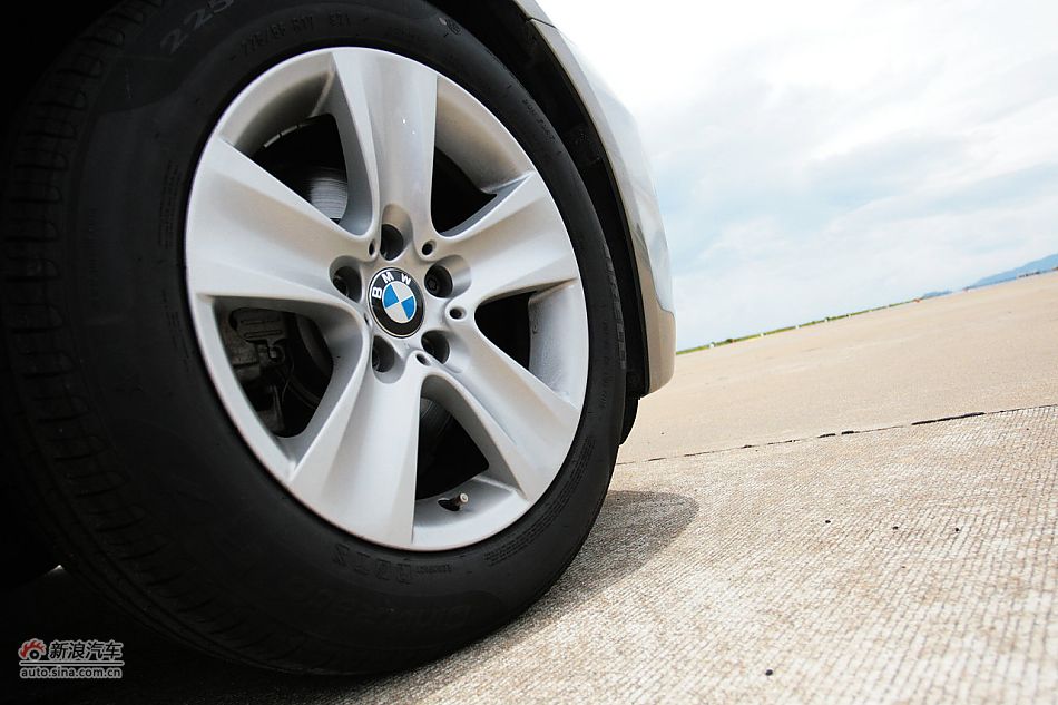 2011款宝马523Li豪华型外观图片