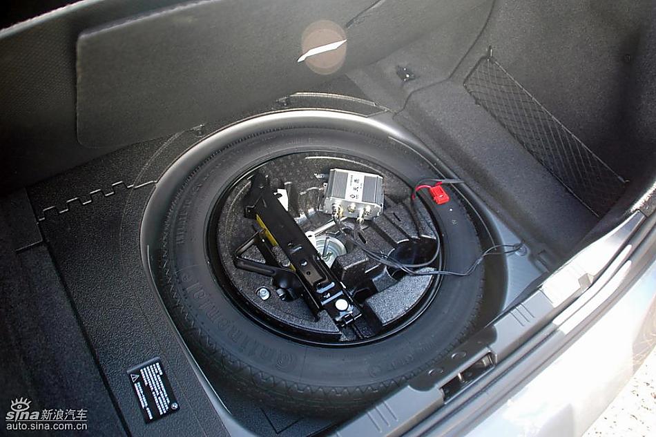 宝马新530Li备胎