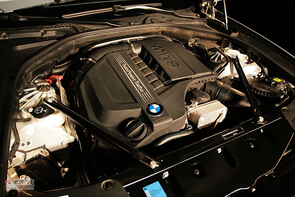 2011款宝马535Li行政型引擎图片