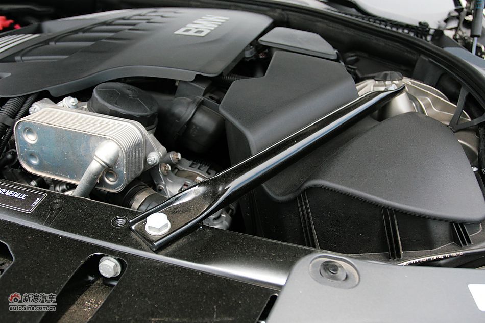 2011款宝马528Li豪华型引擎图片