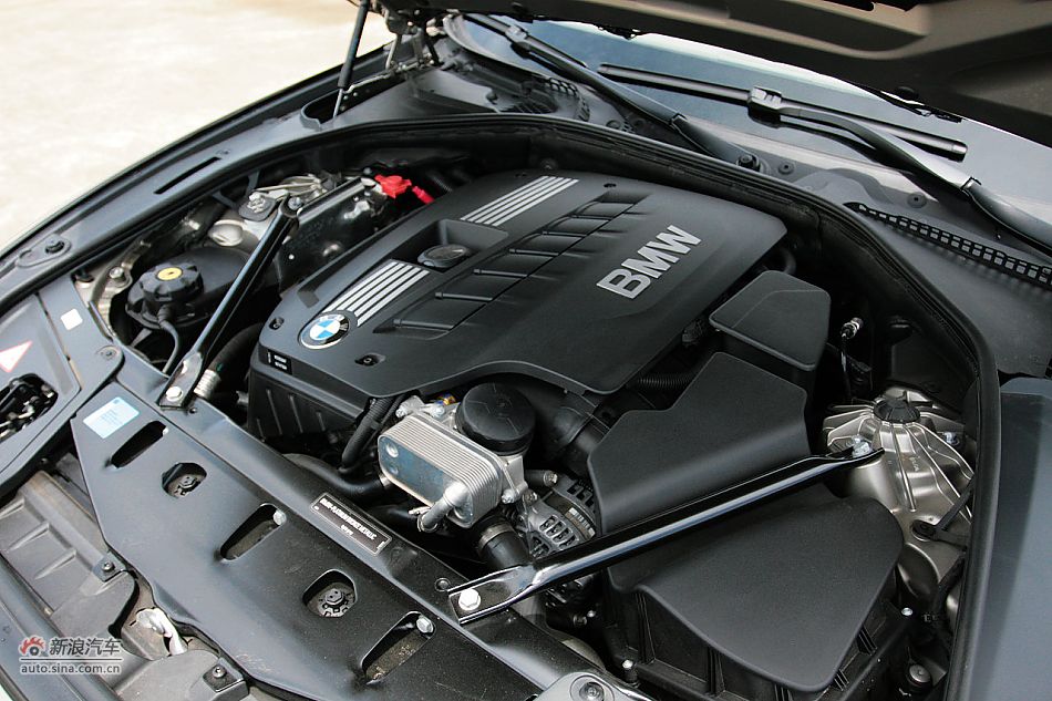 2011款宝马528Li豪华型引擎图片