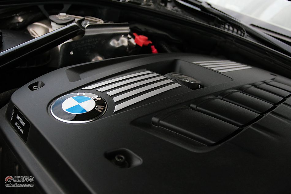 2011款宝马528Li豪华型引擎图片