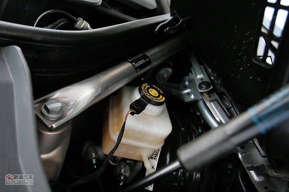 2011款宝马528Li豪华型引擎图片