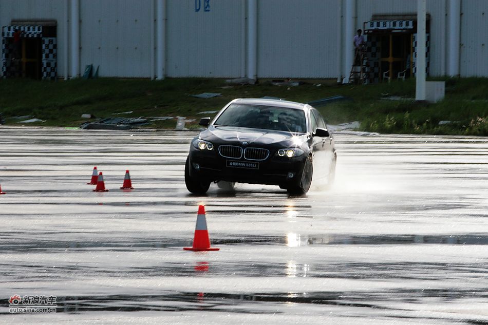 2011款宝马535Li行政型外观图片