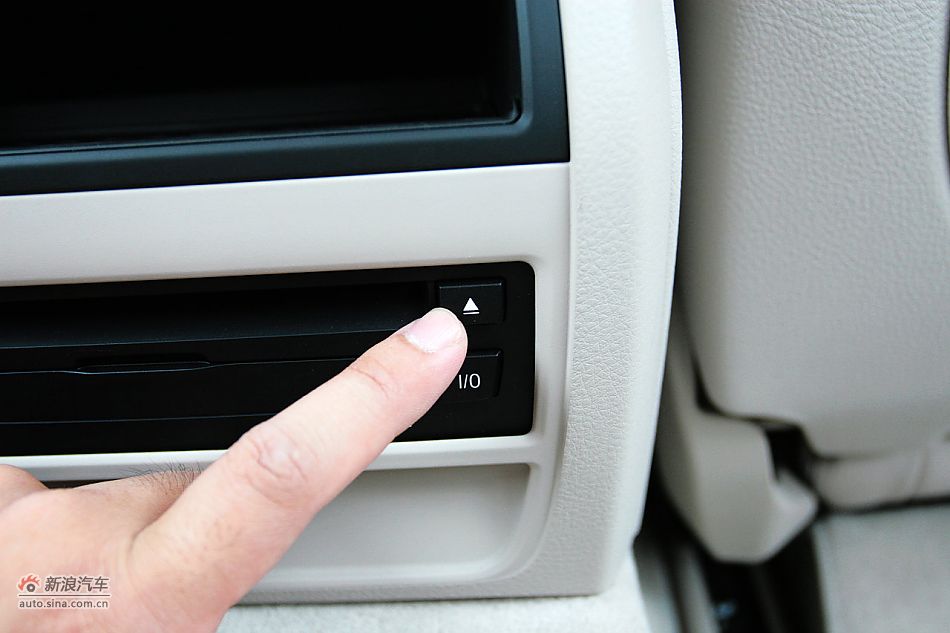 2011款宝马528Li豪华型内饰图片