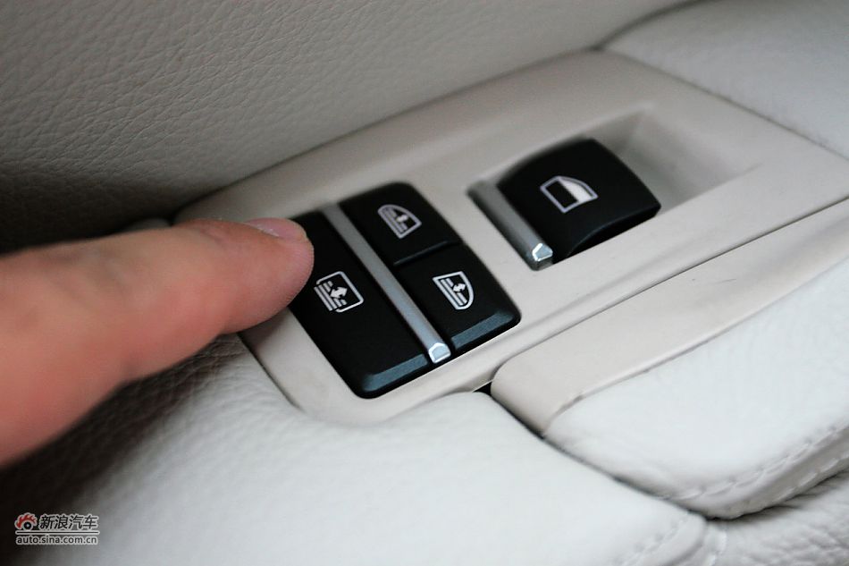 2011款宝马528Li豪华型内饰图片