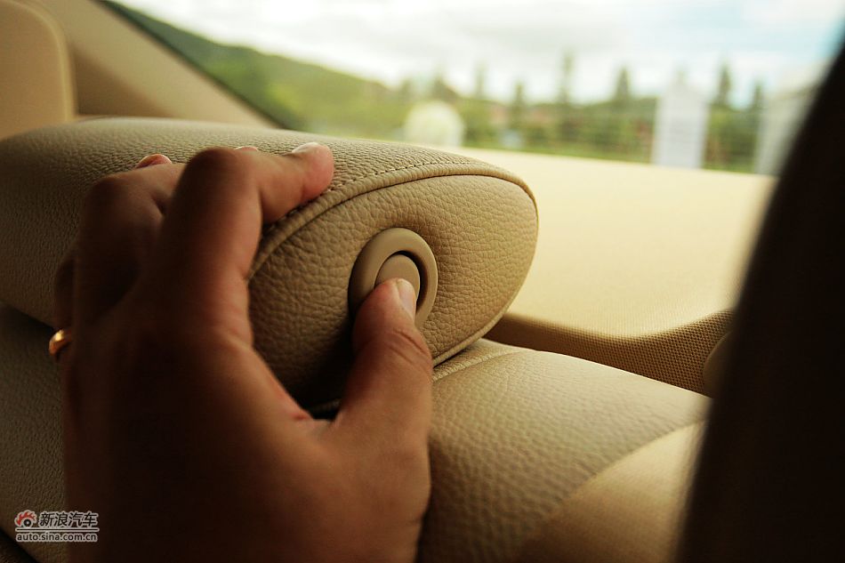 2011款宝马528Li豪华型内饰图片