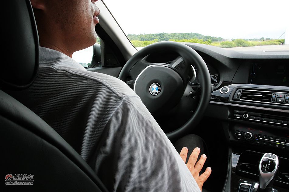 2011款宝马535Li行政型内饰图片