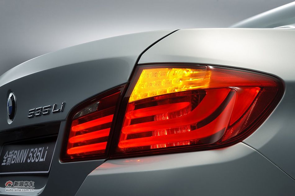 2011款宝马535Li尾灯