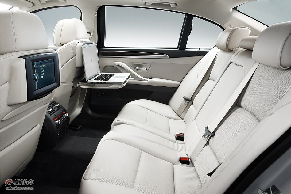 2011款宝马535Li后排空间