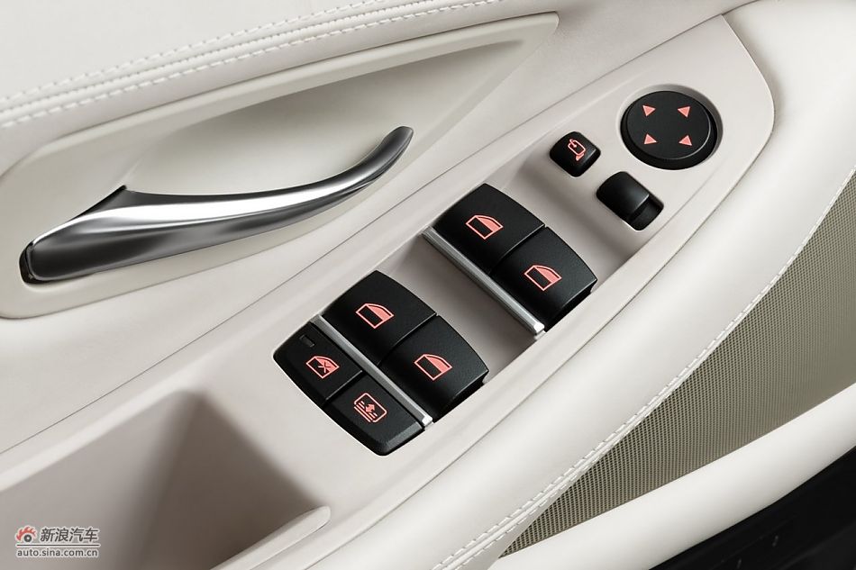 2011款宝马535Li驾驶位集成控制键
