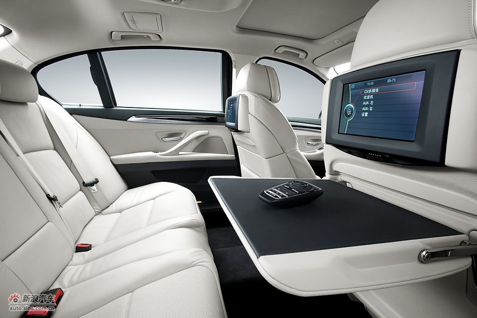 2011款宝马535Li后排小桌板