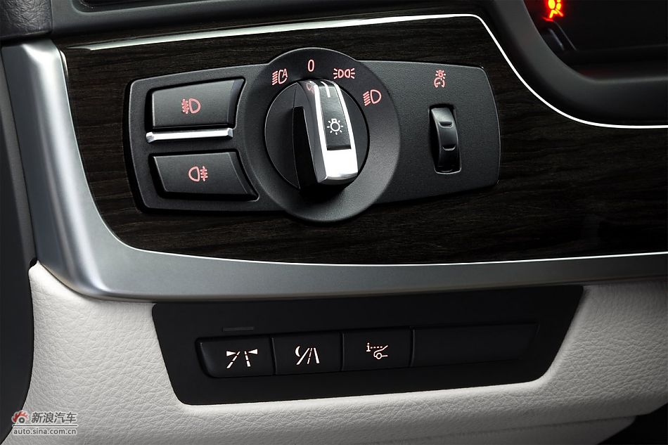 2011款宝马535Li大灯开关