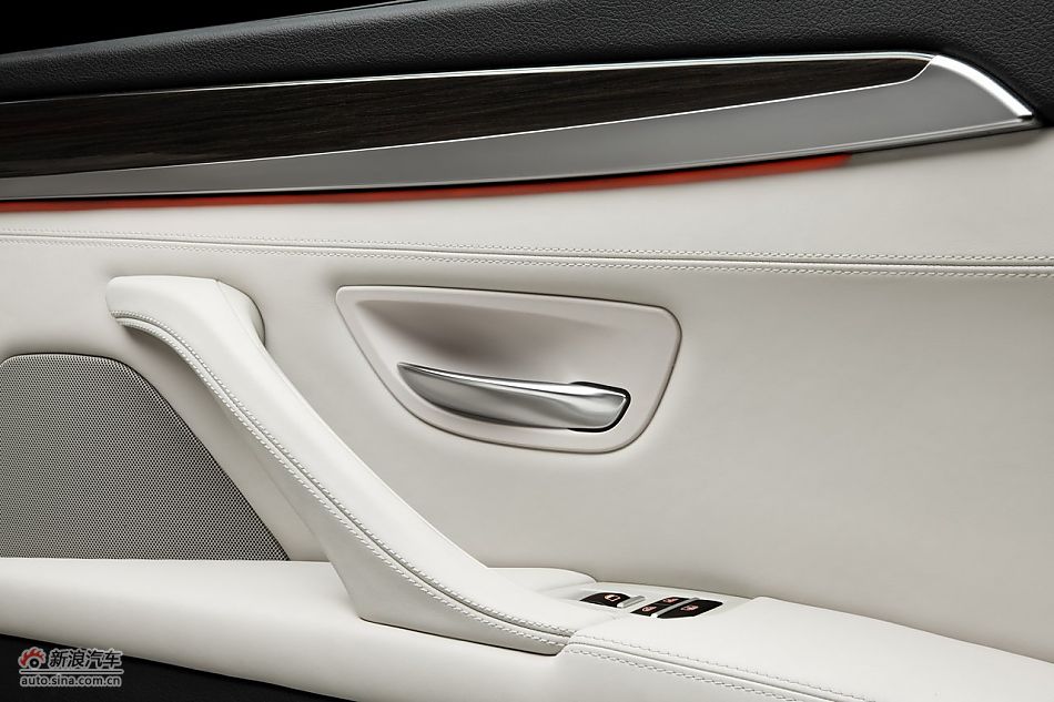 2011款宝马535Li车门内部
